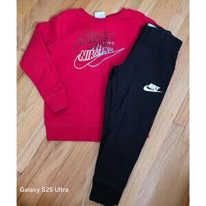 Nike Kids' Stacked Futura Sweatshirt & Joggers Set in red and black sz XS 4T